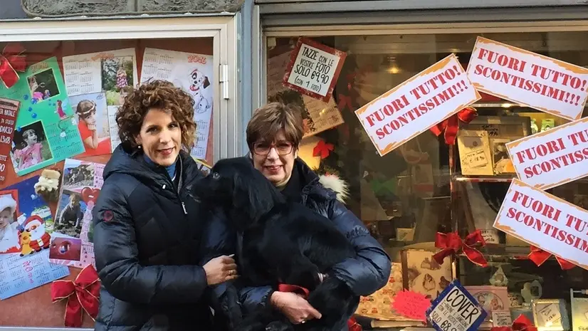 Da sinistra Roberta Cividin e la madre Elena Morelli, titolare di "Foto Morelli" e nipote del fondatore