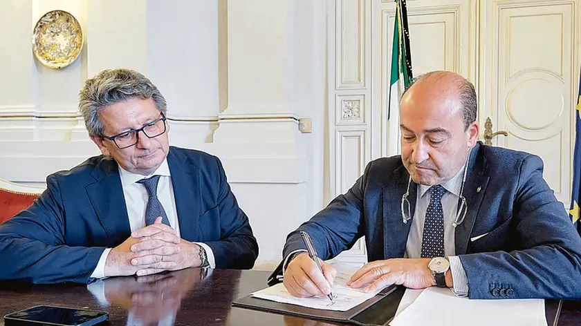 L’accordo. Zeno D'Agostino e Pietro Signoriello in Prefettura (silvano). Massimo Silvano