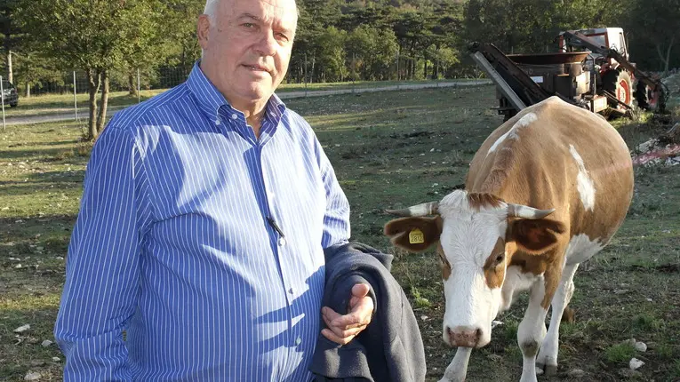 Carlo Grgic, 75 anni, nel suo allevamento a Padriciano (foto Lasorte)