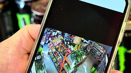 Il video inviato dall’intelligenza artificiale al telefono aziendale. Foto Silvano