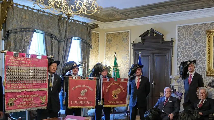 I labari dei bersaglieri nel salotto azzurro Foto Silvano