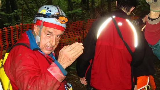 Sergio Dambrosi ritratto prima di una discesa in grotta