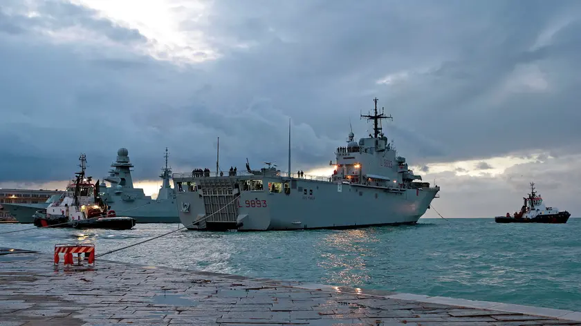 Silvano Trieste 2018-10-30 L'arrivo a Trieste di nave San Marco all'ormeggio vicino alla Luigi Rizzo