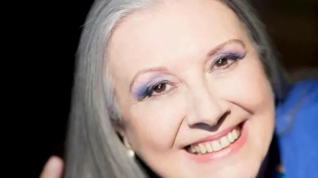 E' morta Laura Biagiotti. La stilista, che avrebbe compiuto 74 anni ad agosto, era ricoverata da mercoledì sera all'ospedale Sant'Andrea di Roma dopo essere stata colpita da un arresto cardiaco. La conferma in un tweet sul suo profilo ufficiale, un brano del Vangelo di San Giovanni scelto dalla figlia Lavinia: 'Nella casa del padre mio vi sono molti posti. Se no, ve lo avrei detto. Io vado a preparavi un posto'. ANSA/TWITTER ++ NO SALES, EDITORIAL USE ONLY ++