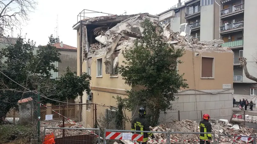 La casa esplosa in via Baiamonti (foto Lasorte)