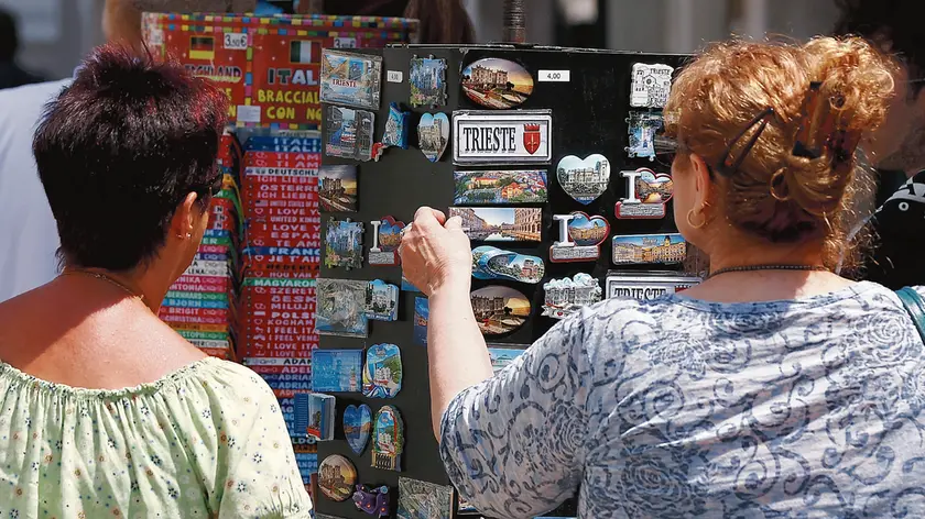 I turisti e (nell'articolo) gli angoli nascosti di Trieste. Fotoservizio di Andrea Lasorte