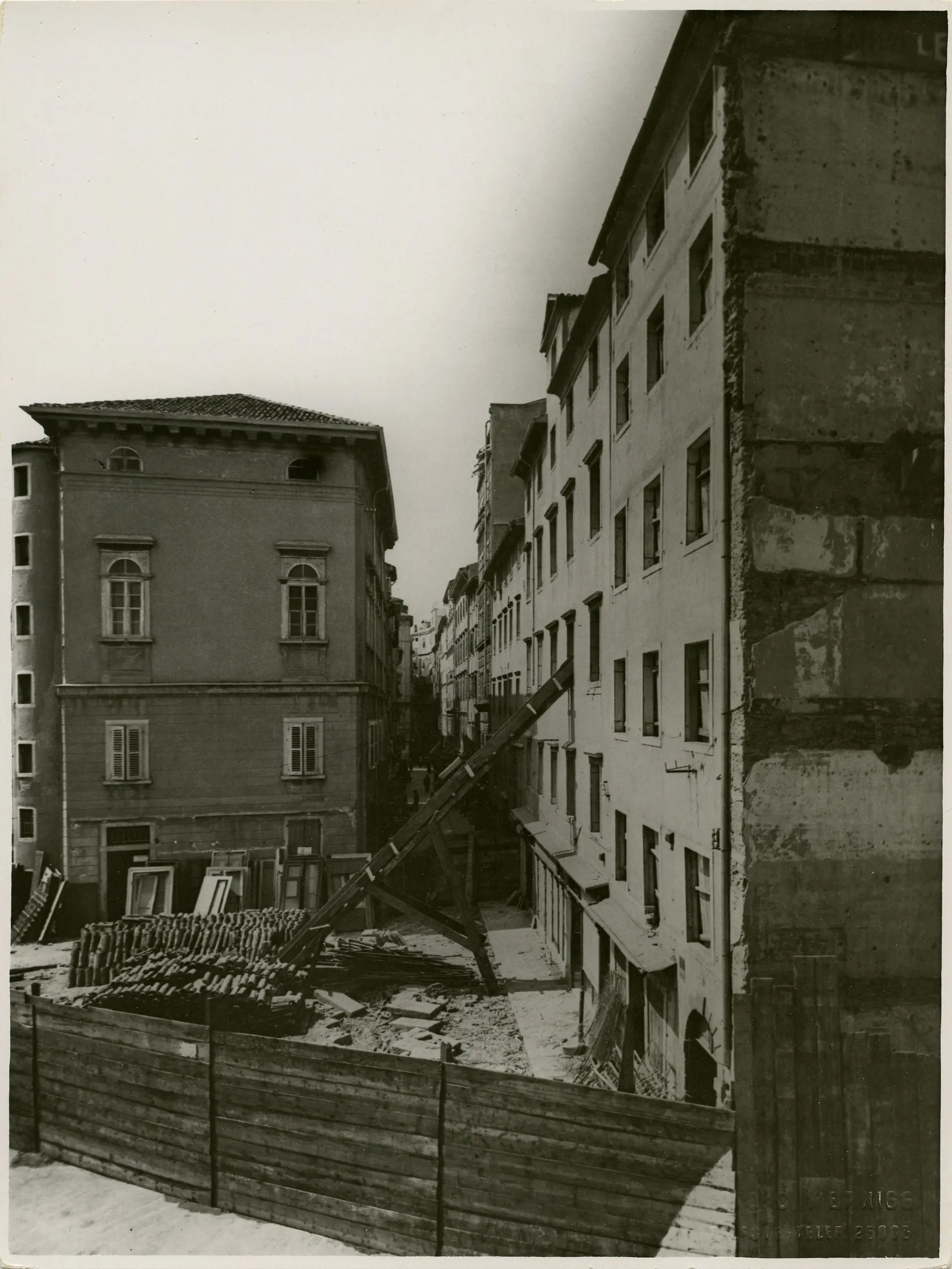 Ultimo residuo del ghetto ebraico in un’immagine del 1939. Fototeca Civici Musei di Storia ed Arte