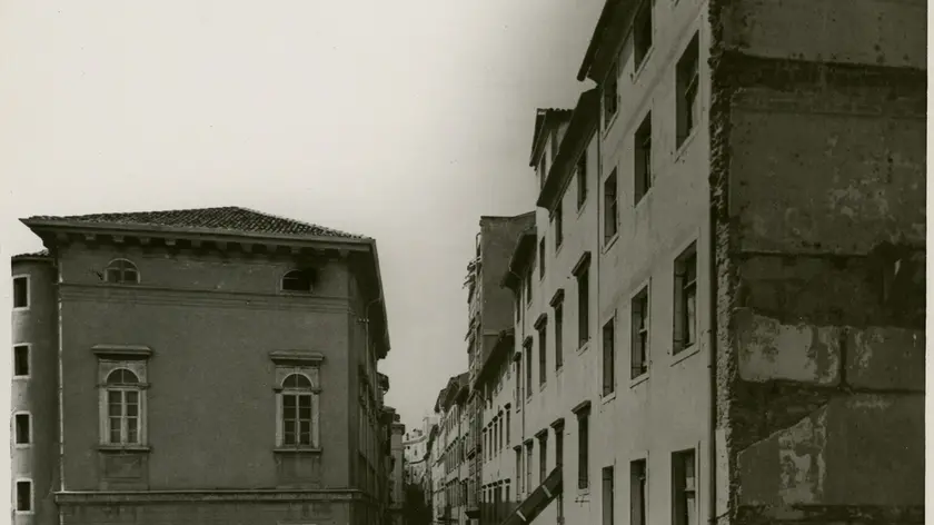 Ultimo residuo del ghetto ebraico in un’immagine del 1939. Fototeca Civici Musei di Storia ed Arte