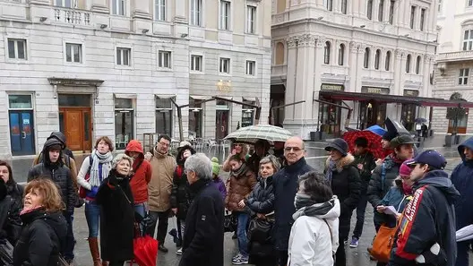 Paolo Giovannini, Trieste, 31/03/2013, Turisti sotto la pioggia.
