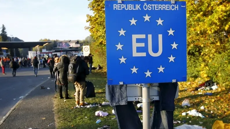 Migranti cercano l'ingresso in Austria