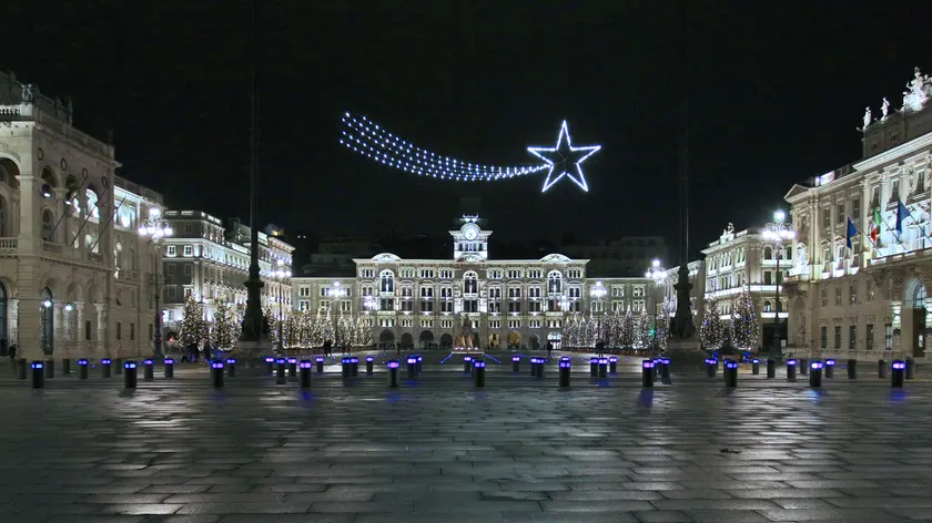 Il municipio di Trieste in versione natalizia (Lasorte)