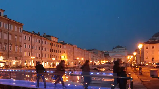 Lasorte Trieste 02/04/14 - Ponte Curto, Passaggio Joyce, Illuminato di Blu, Giornata dell'Autismo