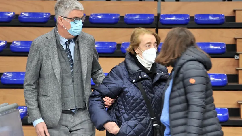 Cividale 6 Aprile 2021. Il Prof. Brusaferro acconpagna la madre al richiamo del vaccino Covid 19. © Foto Petrussi