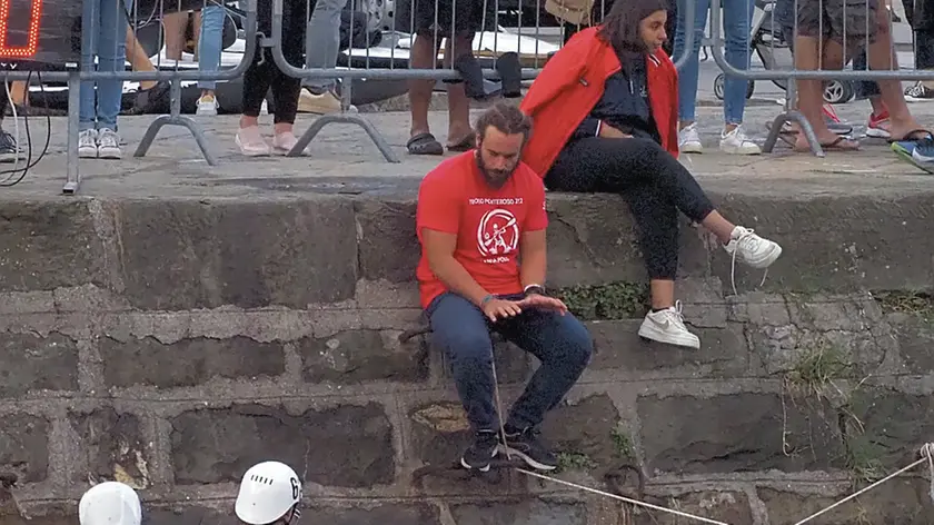 Il Circolo Marina Mercantile è specializzato nella disciplina della canoa polo che ha nel Trofeo Ponterosso uno dei momenti più spettacolari e tradizional