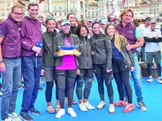 Giulia Leghissa con il trofeo Generali Women in sailing 2024