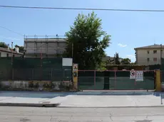 Il cantiere del nuovo centro culturale islamico Baitus Salat visibile da via Primo maggio