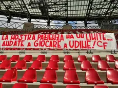 Lo striscione apparso al Rocco