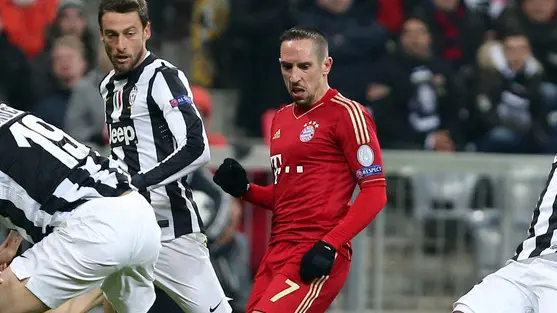 Monaco, 02.04.13 Allianz Arena, Champions League Bayern Monaco-Juventus - nella foto: Franck Ribery attornianto dai difensori della Juventus