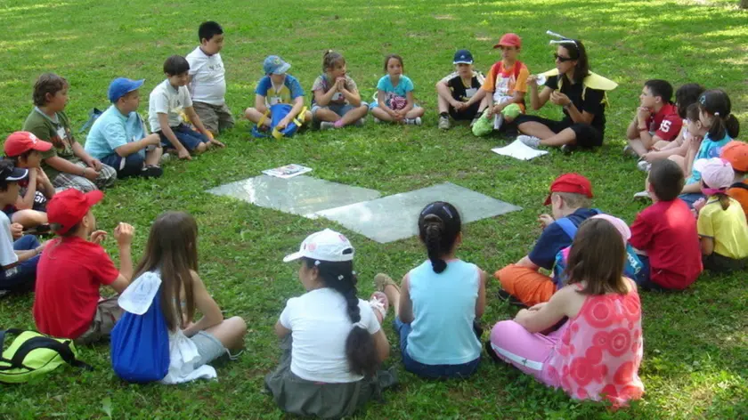 Bambini in un centro estivo