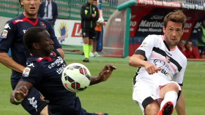foto Enrico Locci / Lapresse.17 05 2015 Cagliari ( Italia ).sport.calcio.Campionato Serie A Tim Stagione 2014/2015 - Cagliari vs Palermo.Nella foto: gol di franco vazques del palermo..photo Enrico Locci/Lapresse.17 05 2015 Cagliari ( Italy ).sport.soccer.Italian Football Championship League A Tim 2014 /2015 - Cagliari vs Palermo.In the pic: franco vazques of palermo scored the goal