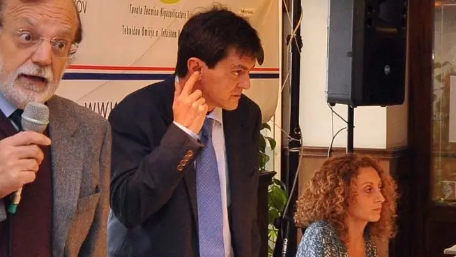 Foto BRUNI TRieste 26 11 09 Dibattito sui rigassificatori al caffe degli specchi-prof.nabergoi