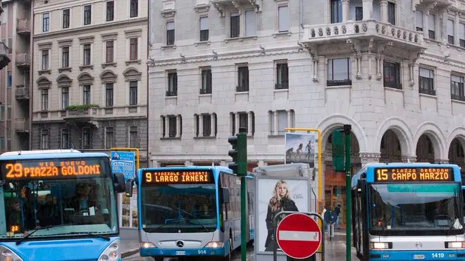 TT bus in piazza Goldoni