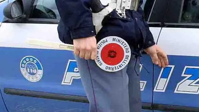Un poliziotto in servizio