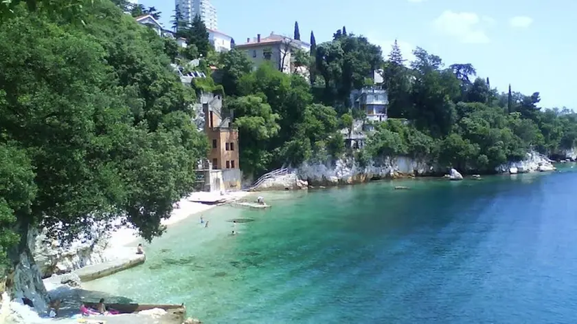 Una splendida spiaggia a Fiume