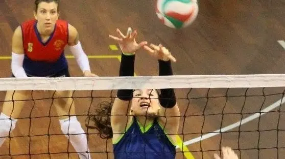 Una match di pallavolo in una palestra di Trieste