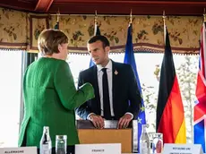 Incontro riservato tra la cancelliera Angela Merkel e il presidente francese Emmanuel Macron a un vertice Ue