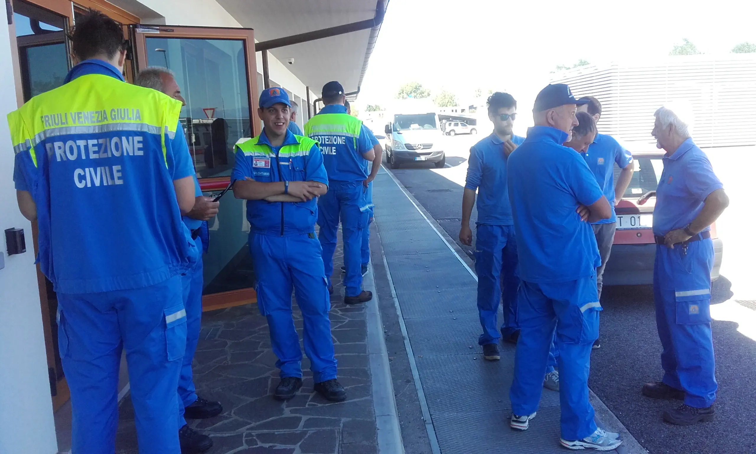 I volontari della Protezione civile a Palmanova pronti a partire verso le zone terremotate (foto Moretti)