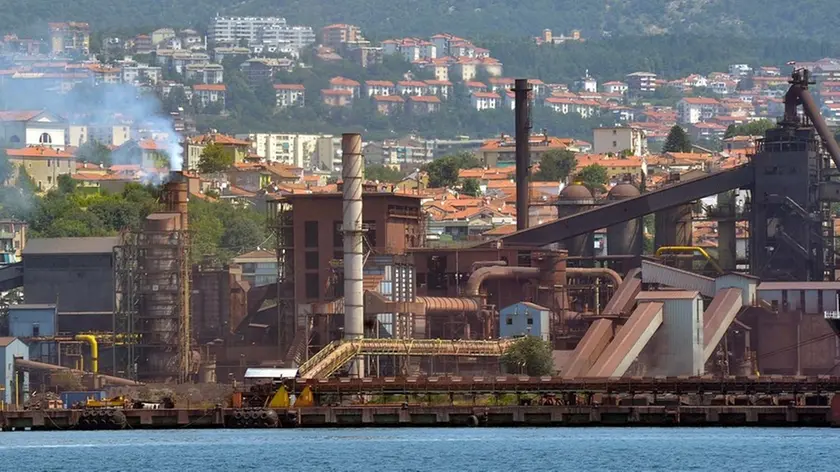 Foto Bruni 16.07.13 Autorità Portuale:Convegno con gita sul Delfino Verde fronte porto-la ferriera
