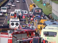 Mezzi di soccorso in A4 impegnati dopo un incidente
