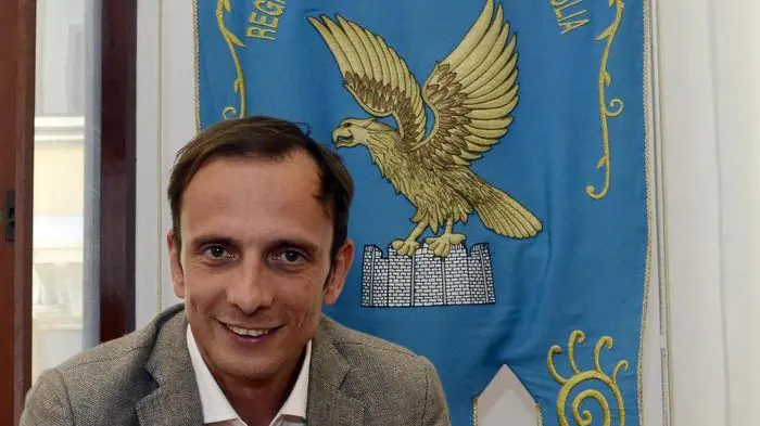 Il neoeletto presidente del Friuli Venezia Giulia Massimiliano Fedriga in giro a Piazza Unità a Trieste, 30 aprile 2018..ANSA/Giovanni Montenero REGIONE FVG EDITORIAL USE ONLY NO SALES