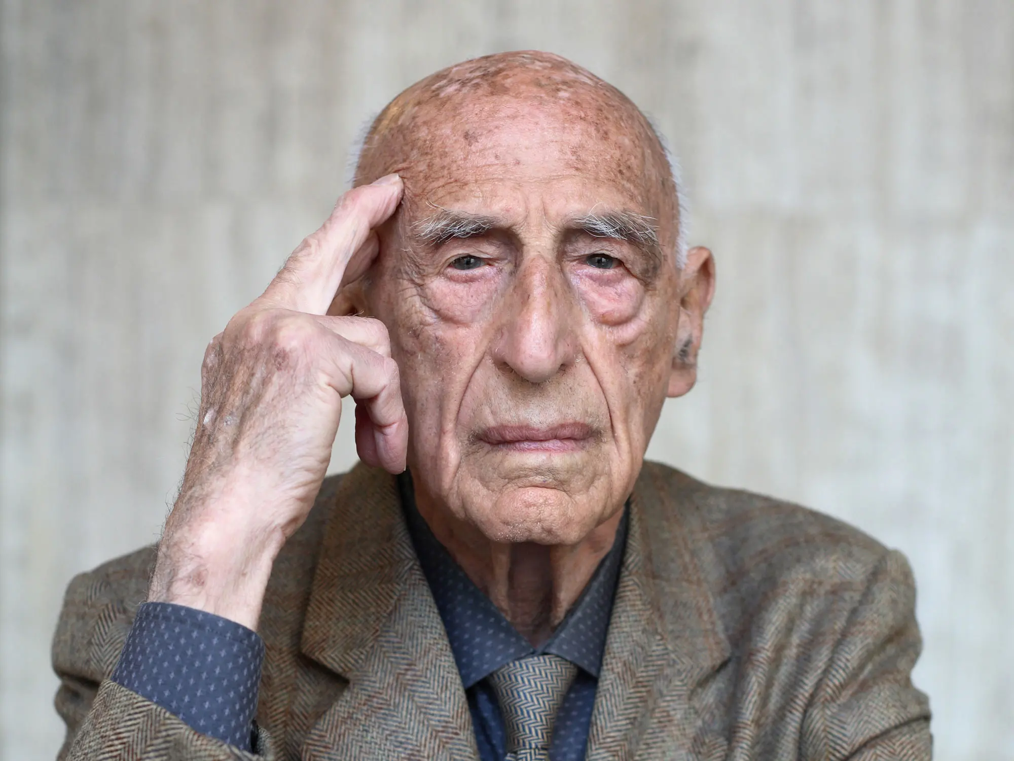 Gillo Dorfles, l'autore dell'articolo, ha 104 anni