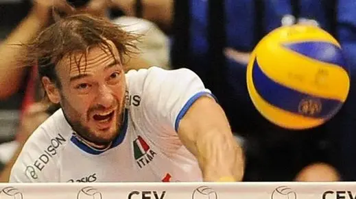 epa02923228 Michal Lasko (L) of Italy vies with Nikola Kovacevic (C) and Marko Podrascanin (R) of Serbia during the final match of the Eurovolley 2011 European Championships Italy vs Serbia in Vienna, Austria, 18 September 2011. EPA/ANDREAS PESSENLEHNER