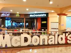 Tavoli vuoti al McDonald’s