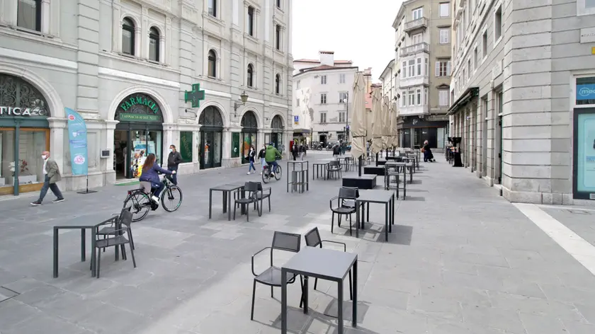 Piazza Unità d'Italia si prepara alla ripartenza di lunedì 18 maggio