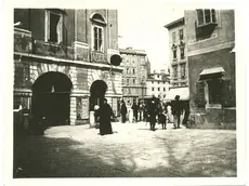 Dalla collezione della Foteteca dei Civici Musei un’immagine del passeggio all’inizio dell’Acquedotto, cuore pulsante del Borgo Franceschino