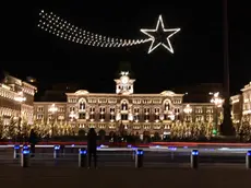 Piazza Unità dopo l'accensione (Foto Bruni)