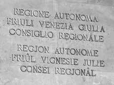 Lasorte Trieste 23 04 04 - Consiglio Regionale - Insegna Bilingue Italiano Friulano