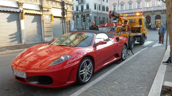 Lasorte Trieste 03/03/12 - Piazza Garibaldi, Rimozione Ferrari Targa Rumena