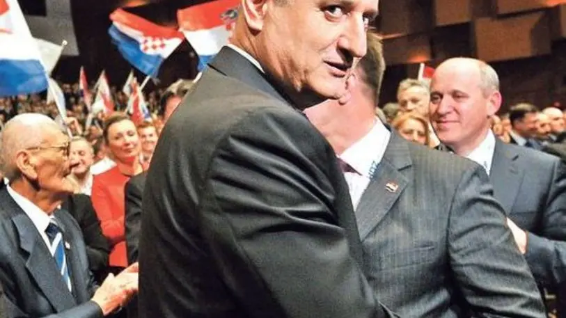 Il leader dell’Hdz Tomislav Karamarko deve anche guardarsi alle spalle (jutarnji.hr)