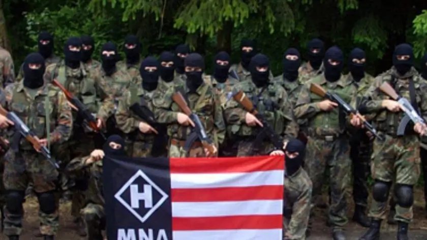 Una foto di gruppo per i miliziani della magyar Nemzeti Arvonai (Mna)