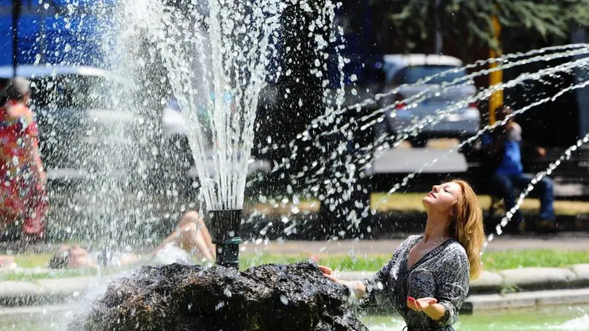 Caldo e afa a Firenze, sfiorati i 40 gradi. Firenze, 16 luglio 2015. ANSA/MAURIZIO DEGL'INNOCENTI