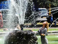 Caldo e afa a Firenze, sfiorati i 40 gradi. Firenze, 16 luglio 2015. ANSA/MAURIZIO DEGL'INNOCENTI