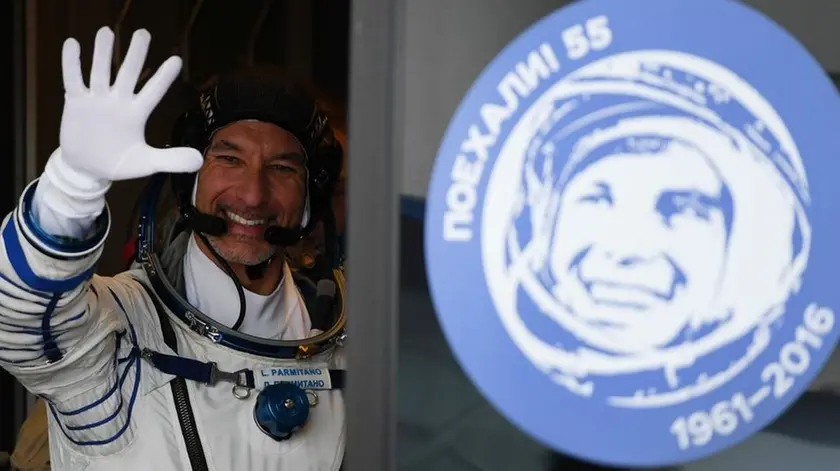 Member of the International Space Station (ISS) expedition 60/61 Italian astronaut Luca Parmitano of ESA (European Space Agency) reacts after his space suits was tested prior to the launch of the Soyuz MS-13 spacecraft at the Russian-leased Baikonur cosmodrome in Kazakhstan on July 20, 2019. (Photo by Kirill KUDRYAVTSEV / AFP)