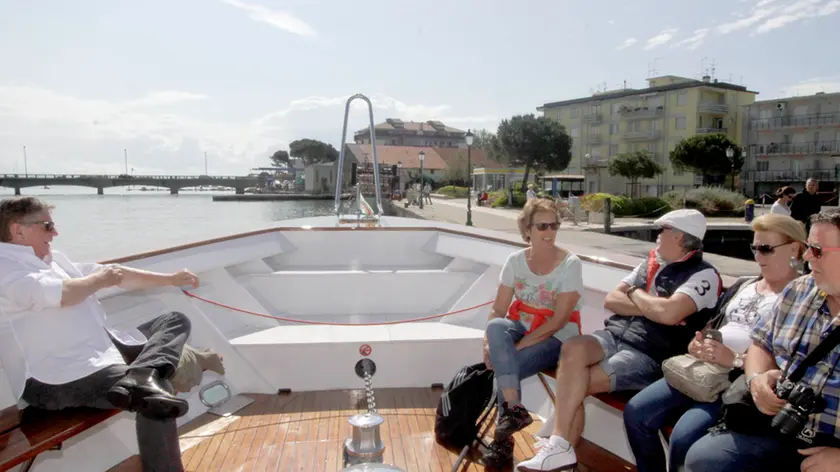 Turisti a bordo del Delfino Verde a Grado. Foto Bonaventura