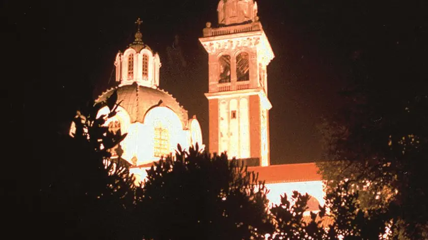 La suggestione ora privata del santuario illuminato