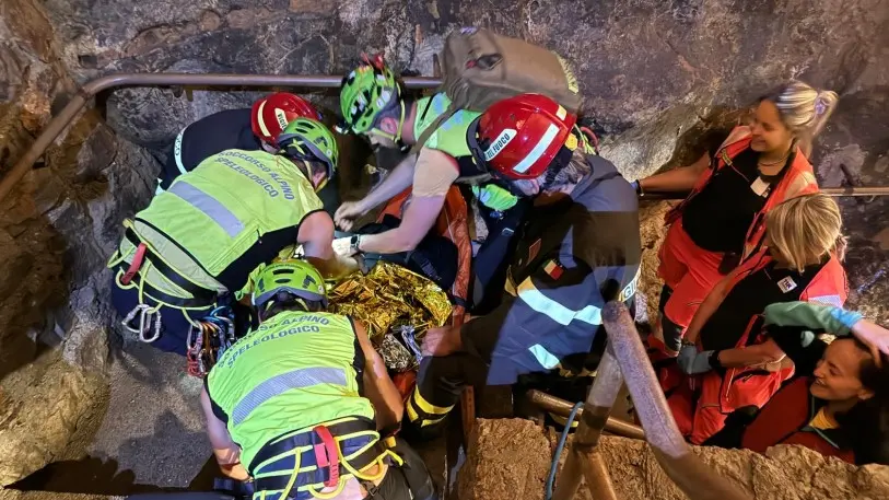 Il recupero della donna da parte del Soccorso Alpino